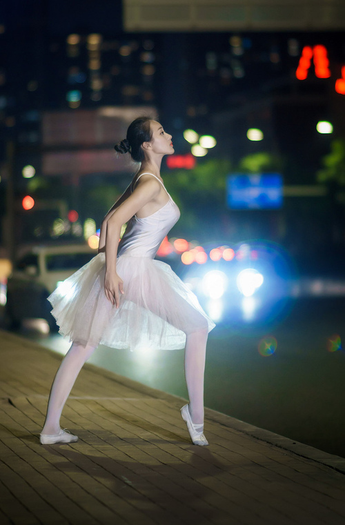 广东队正面击溃国王,爱德华兹带队取胜