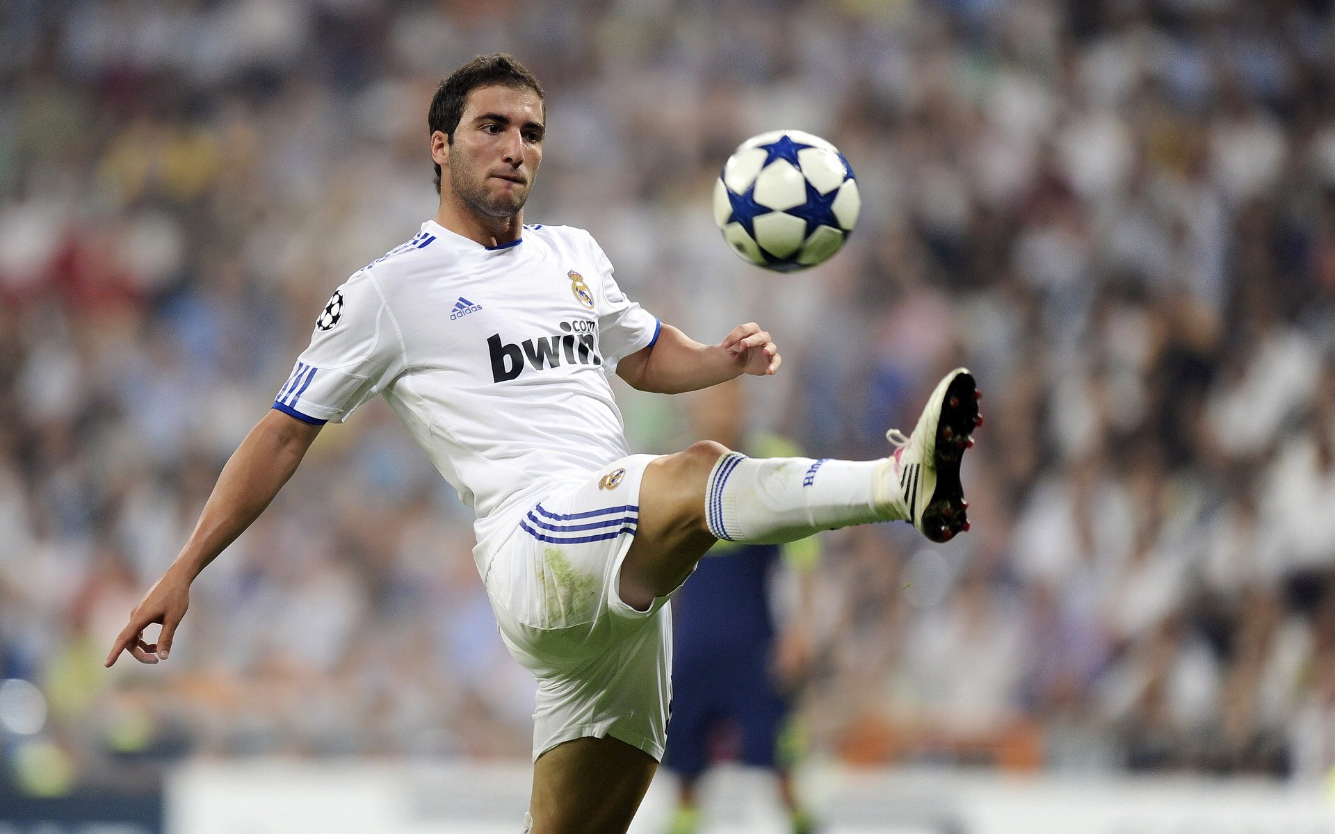 赛道与城市共舞，F1街道赛之夜，莫兰特惊艳四座