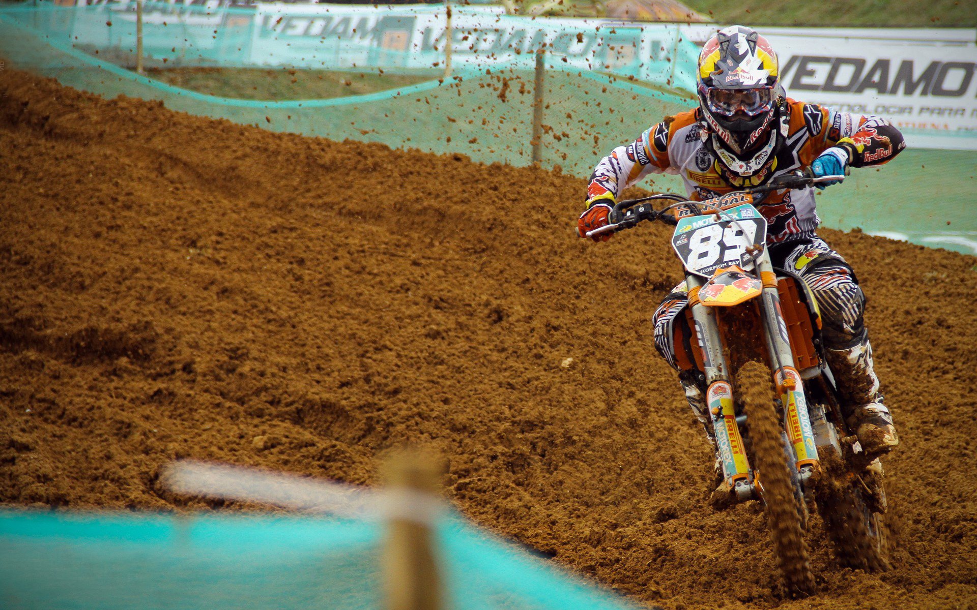 引擎轰鸣，新星加冕，F1新赛季揭幕战之夜见证切特冠军级表现